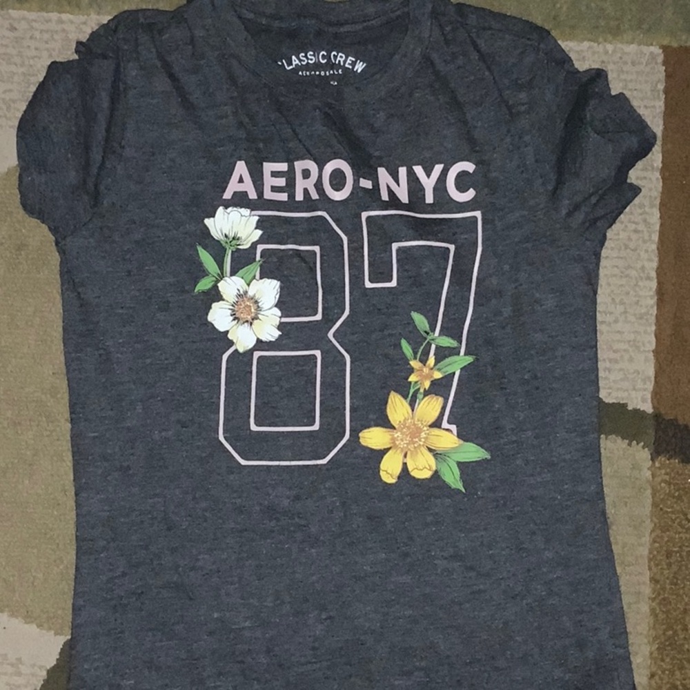 Aeropostale Gray and White Short Sleeve Tee with Floral Design